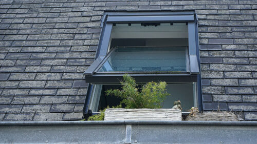 Graues, wärmeisolierendes Dachfenster in Mannheim